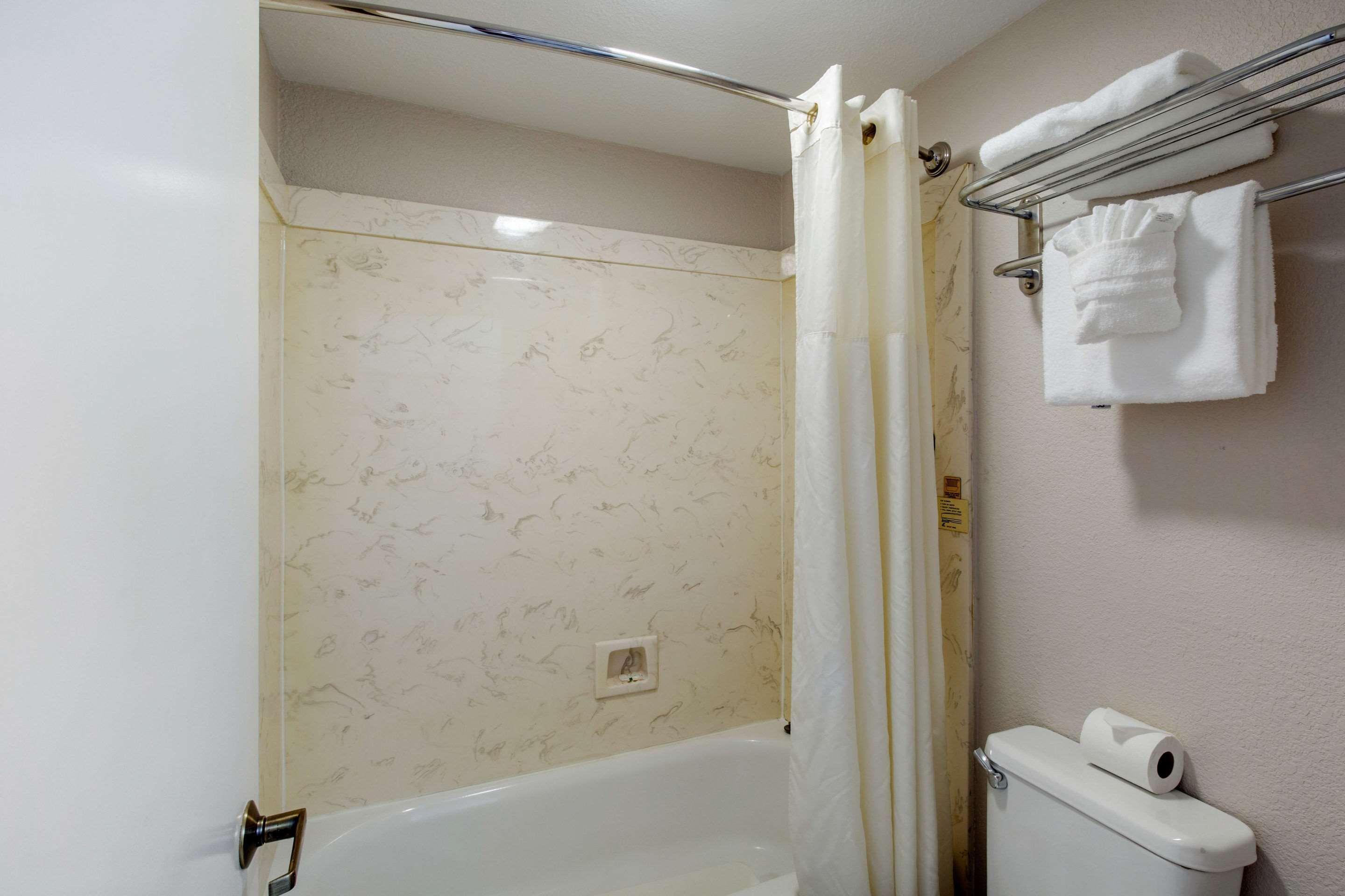 Quality Inn And Suites Port Arthur Nederland Ngoại thất bức ảnh