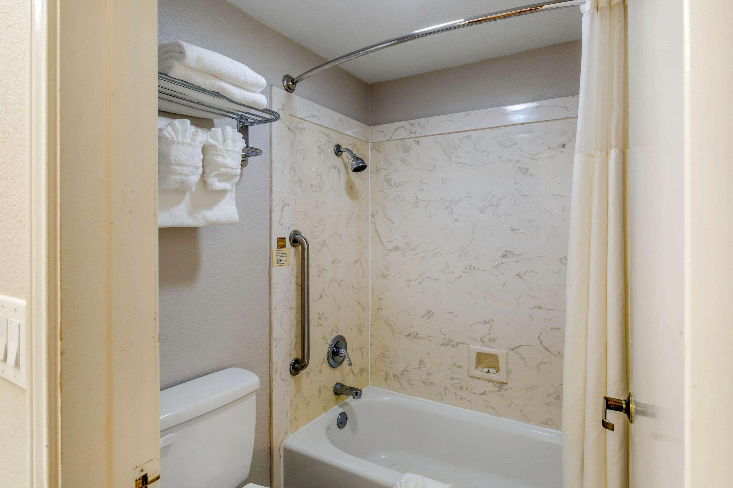 Quality Inn And Suites Port Arthur Nederland Ngoại thất bức ảnh